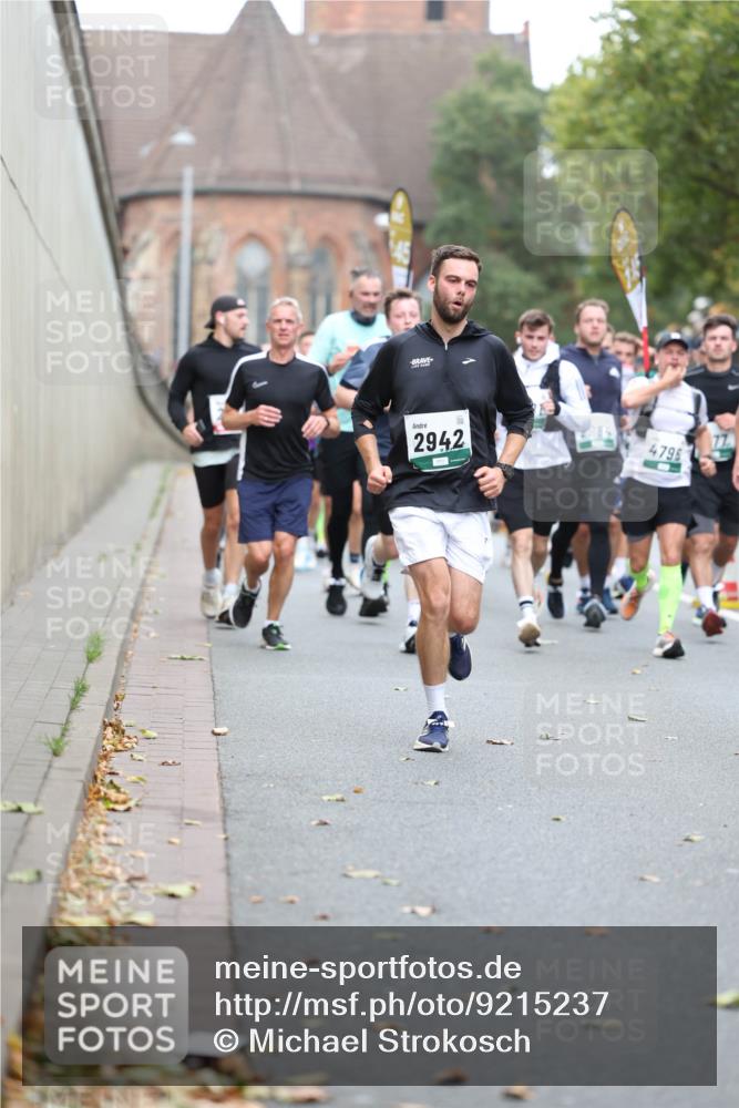 05.10.2025 - 20. swb-Marathon Bremen Michael Strokosch http://msf.ph/oto/9215237 05.10.2025 12:43:23 Laufen 2942, 4796, 77 meine-sportfotos.de