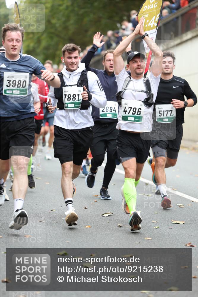 05.10.2025 - 20. swb-Marathon Bremen Michael Strokosch http://msf.ph/oto/9215238 05.10.2025 12:43:26 Laufen 3980, 7881, 2884, 4796, 4, 5177 meine-sportfotos.de