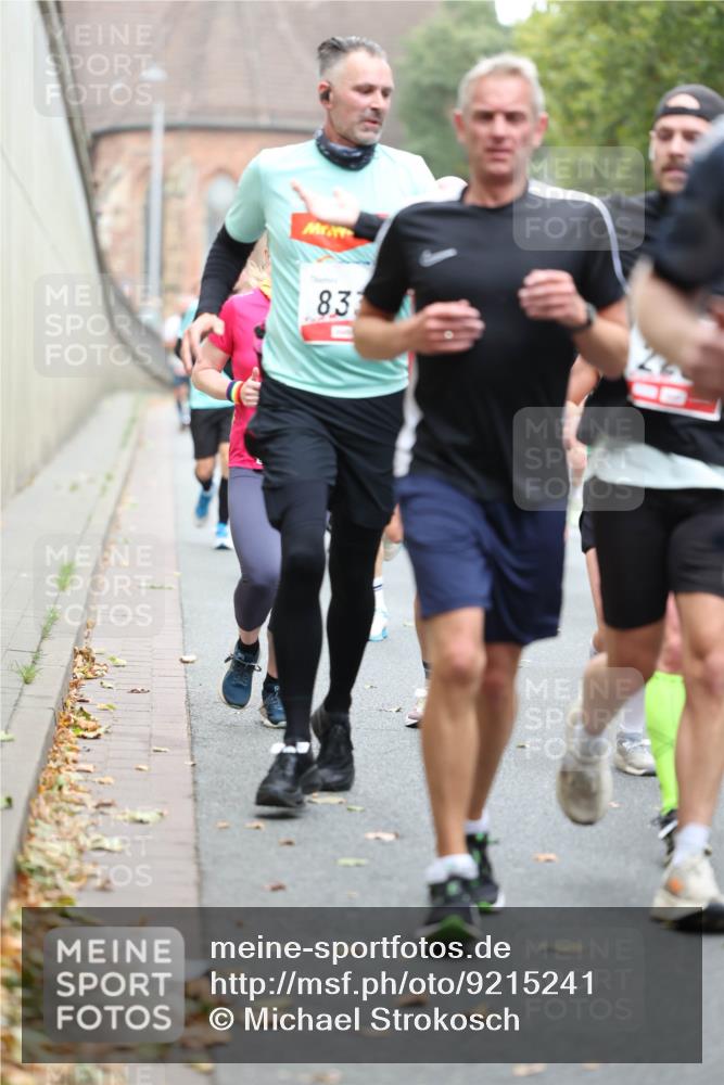 05.10.2025 - 20. swb-Marathon Bremen Michael Strokosch http://msf.ph/oto/9215241 05.10.2025 12:43:27 Laufen 83 meine-sportfotos.de