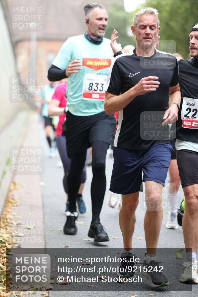 05.10.2025 - 20. swb-Marathon Bremen Michael Strokosch http://msf.ph/oto/9215242 05.10.2025 12:43:28 Laufen 833, 22, 01244 meine-sportfotos.de