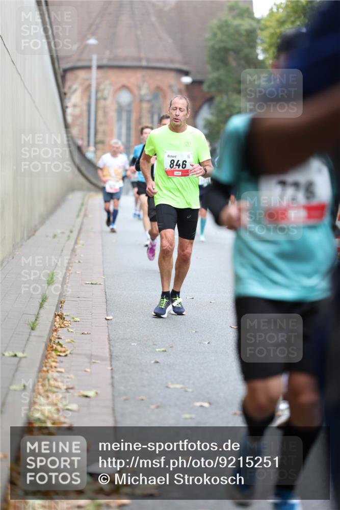 05.10.2025 - 20. swb-Marathon Bremen Michael Strokosch http://msf.ph/oto/9215251 05.10.2025 12:43:33 Laufen 846, 726 meine-sportfotos.de
