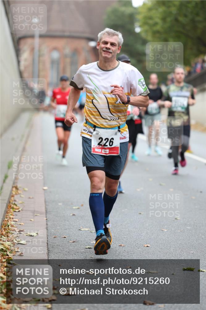 05.10.2025 - 20. swb-Marathon Bremen Michael Strokosch http://msf.ph/oto/9215260 05.10.2025 12:43:43 Laufen 226, 0844 meine-sportfotos.de