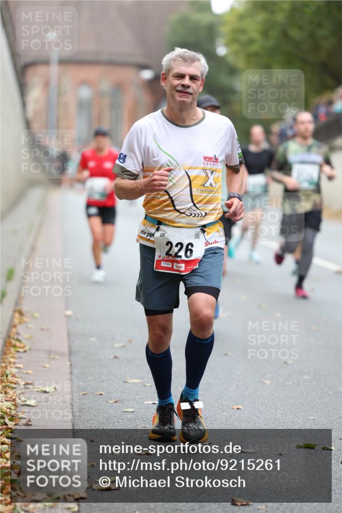 05.10.2025 - 20. swb-Marathon Bremen Michael Strokosch http://msf.ph/oto/9215261 05.10.2025 12:43:43 Laufen 226, 01644 meine-sportfotos.de