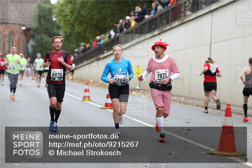 05.10.2025 - 20. swb-Marathon Bremen Michael Strokosch http://msf.ph/oto/9215267 05.10.2025 12:43:53 Laufen 7106, 6070, 6864, 7071 meine-sportfotos.de