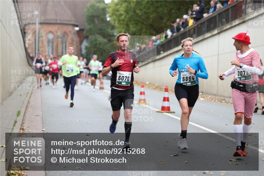 05.10.2025 - 20. swb-Marathon Bremen Michael Strokosch http://msf.ph/oto/9215268 05.10.2025 12:43:54 Laufen 6070, 6864, 707 meine-sportfotos.de