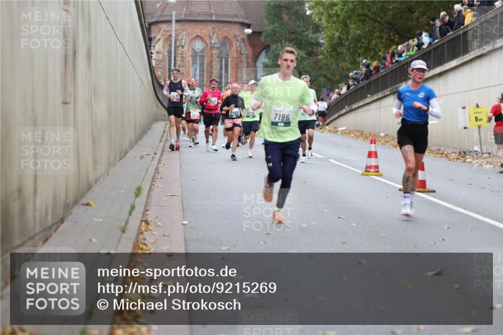 05.10.2025 - 20. swb-Marathon Bremen Michael Strokosch http://msf.ph/oto/9215269 05.10.2025 12:43:56 Laufen 1471, 2240, 1843, 5469, 6176, 7196, 9 meine-sportfotos.de