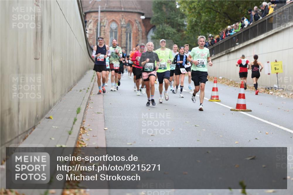 05.10.2025 - 20. swb-Marathon Bremen Michael Strokosch http://msf.ph/oto/9215271 05.10.2025 12:43:58 Laufen 1471, 116, 2240, 5469, 6176, 9, 415 meine-sportfotos.de