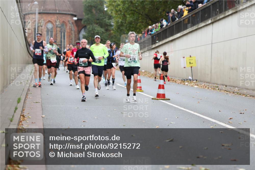 05.10.2025 - 20. swb-Marathon Bremen Michael Strokosch http://msf.ph/oto/9215272 05.10.2025 12:43:59 Laufen 1471, 2250, 820, 6176, 5907, 4116, 54, 9 meine-sportfotos.de