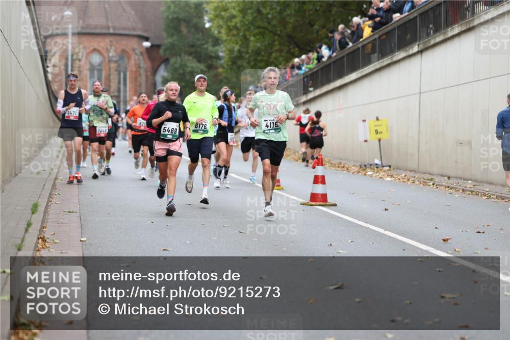 05.10.2025 - 20. swb-Marathon Bremen Michael Strokosch http://msf.ph/oto/9215273 05.10.2025 12:43:59 Laufen 1471, 820, 6176, 4116, 2240, 5469, 9 meine-sportfotos.de
