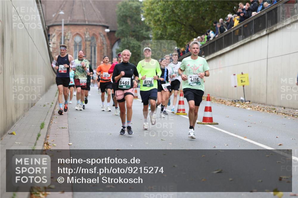 05.10.2025 - 20. swb-Marathon Bremen Michael Strokosch http://msf.ph/oto/9215274 05.10.2025 12:44:00 Laufen 1471, 2240, 820, 5469, 6176, 415, 59, 4116, 9 meine-sportfotos.de