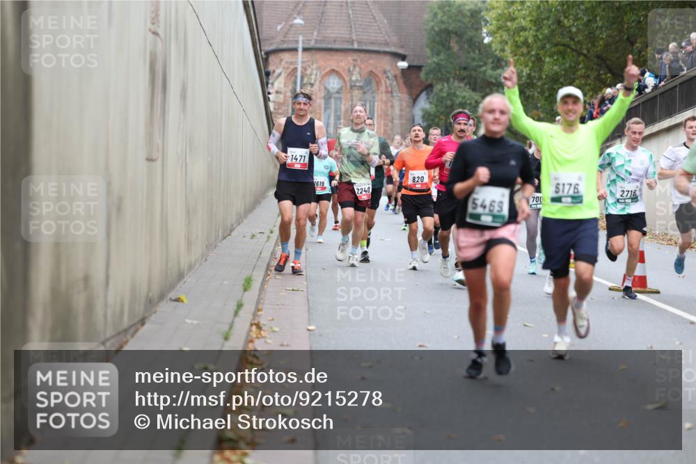 05.10.2025 - 20. swb-Marathon Bremen Michael Strokosch http://msf.ph/oto/9215278 05.10.2025 12:44:01 Laufen 1471, 1619, 2240, 820, 6176, 2716, 5469, 700 meine-sportfotos.de