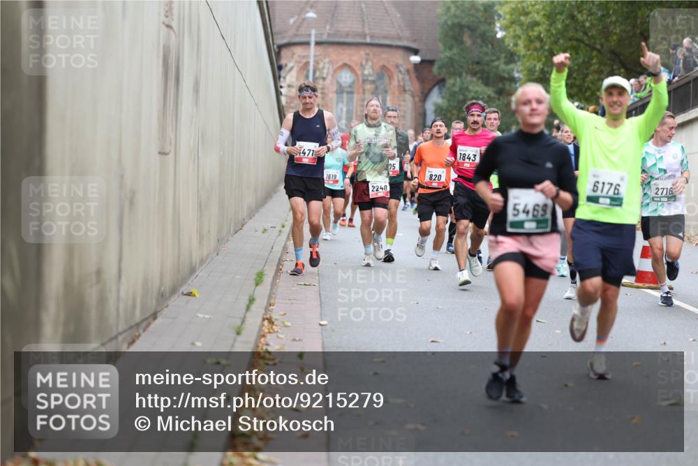 05.10.2025 - 20. swb-Marathon Bremen Michael Strokosch http://msf.ph/oto/9215279 05.10.2025 12:44:02 Laufen 471, 1619, 2240, 1843, 1, 105, 820, 6176, 2716, 5469 meine-sportfotos.de