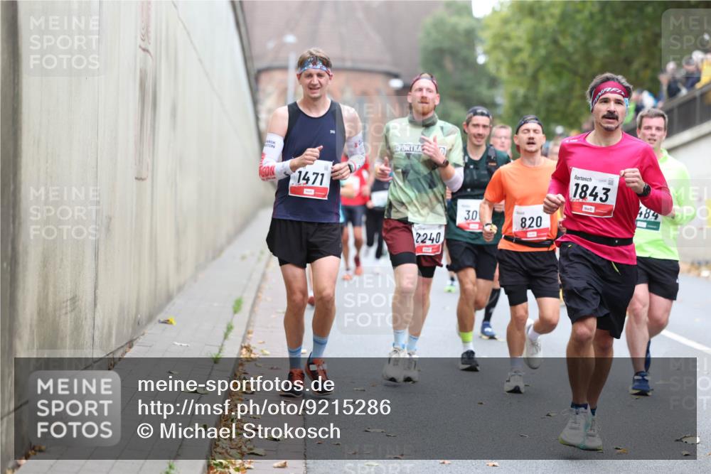 05.10.2025 - 20. swb-Marathon Bremen Michael Strokosch http://msf.ph/oto/9215286 05.10.2025 12:44:05 Laufen 1471, 2240, 1, 30, 820, 1843, 484 meine-sportfotos.de