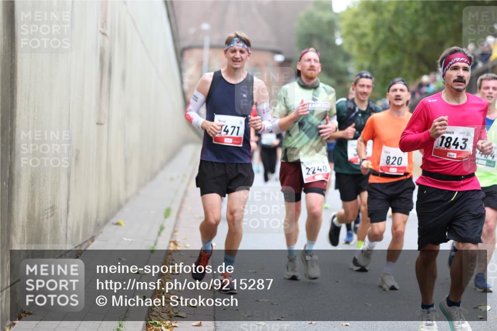 05.10.2025 - 20. swb-Marathon Bremen Michael Strokosch http://msf.ph/oto/9215287 05.10.2025 12:44:05 Laufen 471, 2240, 820, 00524, 1843 meine-sportfotos.de