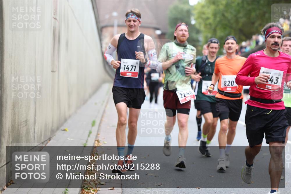 05.10.2025 - 20. swb-Marathon Bremen Michael Strokosch http://msf.ph/oto/9215288 05.10.2025 12:44:05 Laufen 1471, 2000, 2240, 820, 00524, 43 meine-sportfotos.de