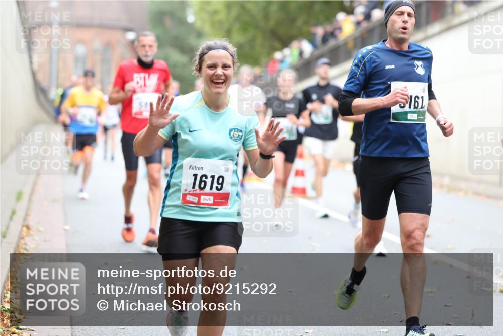 05.10.2025 - 20. swb-Marathon Bremen Michael Strokosch http://msf.ph/oto/9215292 05.10.2025 12:44:09 Laufen 1619, 01145, 161 meine-sportfotos.de