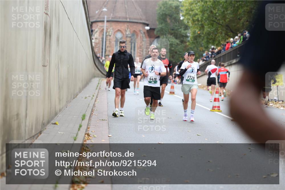 05.10.2025 - 20. swb-Marathon Bremen Michael Strokosch http://msf.ph/oto/9215294 05.10.2025 12:44:17 Laufen 54, 19, 7320 meine-sportfotos.de