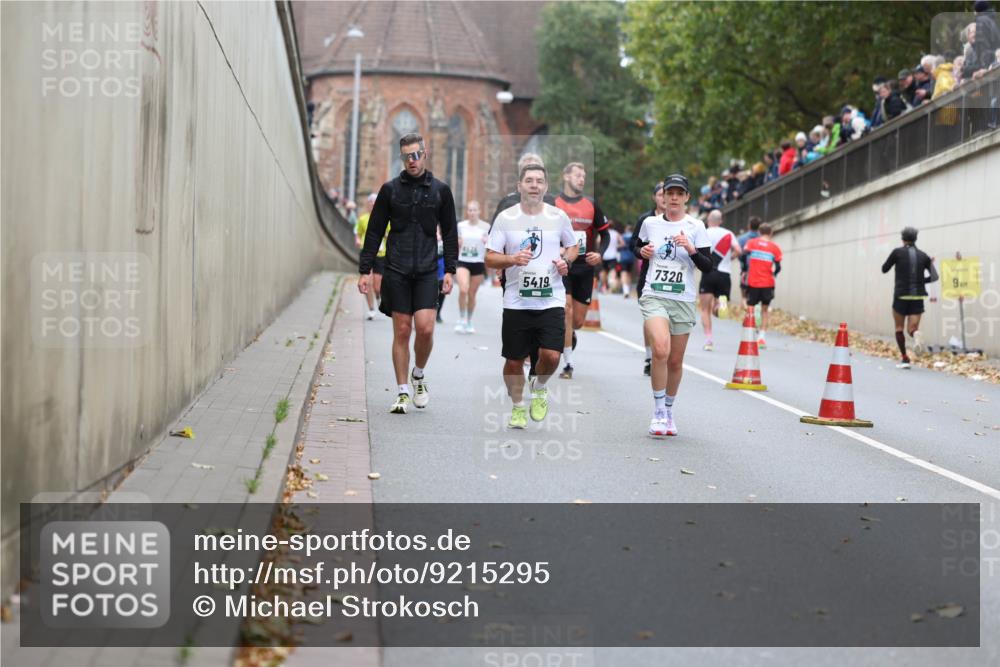 05.10.2025 - 20. swb-Marathon Bremen Michael Strokosch http://msf.ph/oto/9215295 05.10.2025 12:44:17 Laufen 54, 19, 7320, 9 meine-sportfotos.de