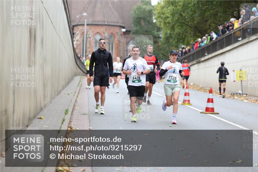 05.10.2025 - 20. swb-Marathon Bremen Michael Strokosch http://msf.ph/oto/9215297 05.10.2025 12:44:18 Laufen 54, 19, 00, 9, 7320 meine-sportfotos.de