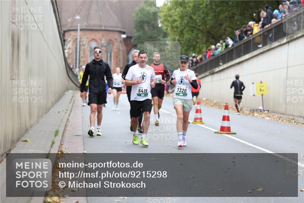 05.10.2025 - 20. swb-Marathon Bremen Michael Strokosch http://msf.ph/oto/9215298 05.10.2025 12:44:18 Laufen 54, 19, 100, 7320 meine-sportfotos.de