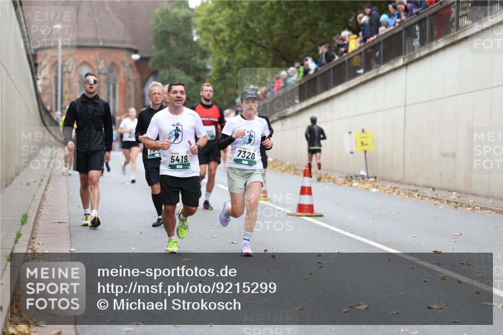 05.10.2025 - 20. swb-Marathon Bremen Michael Strokosch http://msf.ph/oto/9215299 05.10.2025 12:44:19 Laufen 54, 19, 100, 7320 meine-sportfotos.de