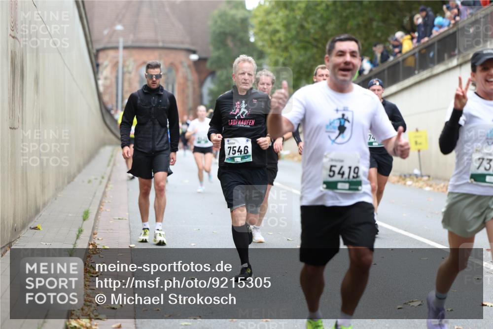 05.10.2025 - 20. swb-Marathon Bremen Michael Strokosch http://msf.ph/oto/9215305 05.10.2025 12:44:21 Laufen 7546, 5419, 74, 73 meine-sportfotos.de