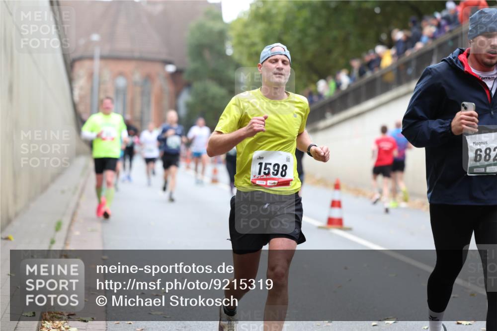 05.10.2025 - 20. swb-Marathon Bremen Michael Strokosch http://msf.ph/oto/9215319 05.10.2025 12:44:30 Laufen 682, 1598, 04023 meine-sportfotos.de