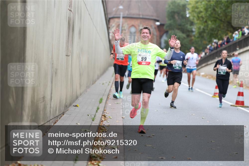 05.10.2025 - 20. swb-Marathon Bremen Michael Strokosch http://msf.ph/oto/9215320 05.10.2025 12:44:33 Laufen 99, 6797, 3969 meine-sportfotos.de