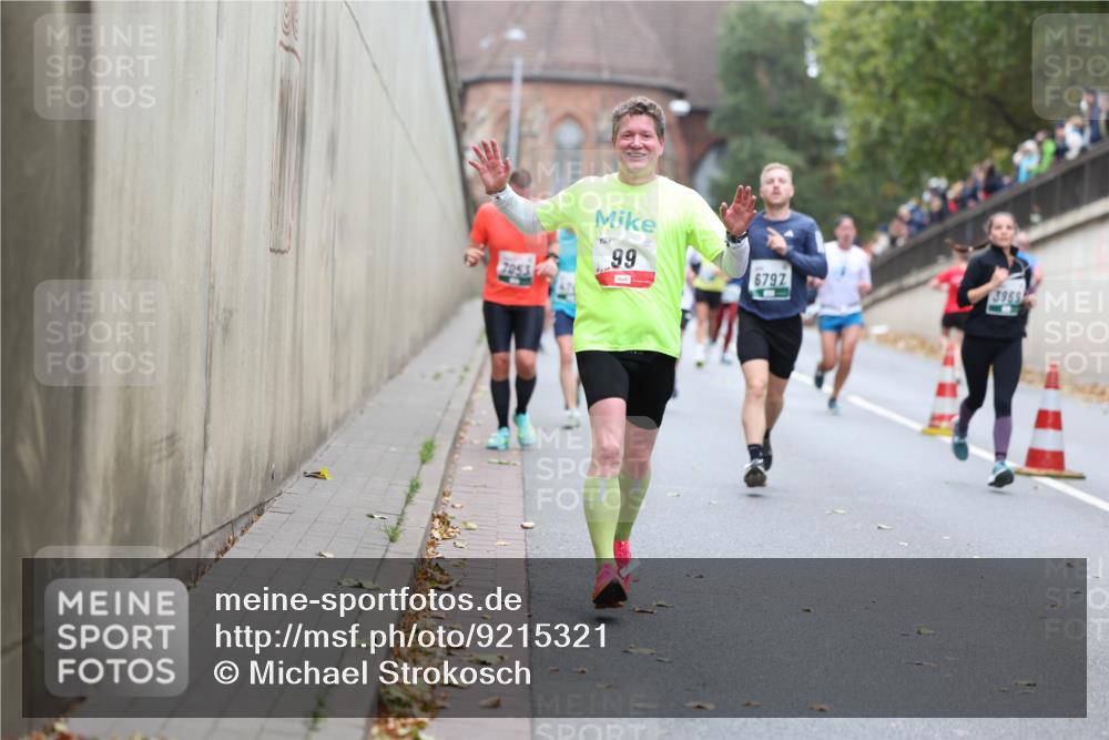05.10.2025 - 20. swb-Marathon Bremen Michael Strokosch http://msf.ph/oto/9215321 05.10.2025 12:44:33 Laufen 99, 6797, 3965 meine-sportfotos.de