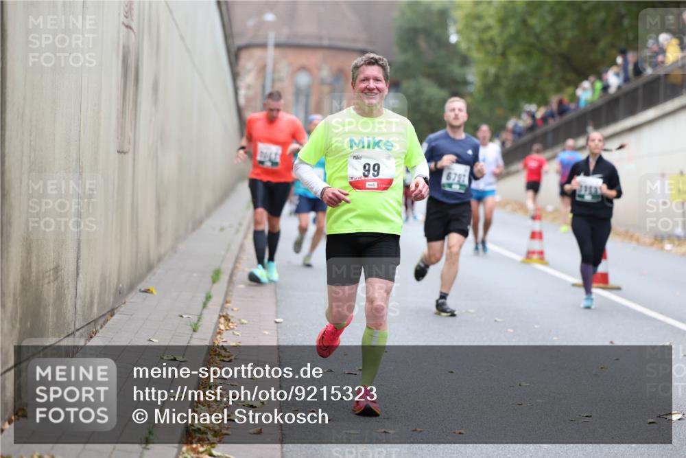 05.10.2025 - 20. swb-Marathon Bremen Michael Strokosch http://msf.ph/oto/9215323 05.10.2025 12:44:33 Laufen 99, 6797 meine-sportfotos.de