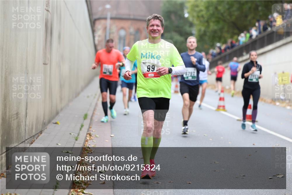 05.10.2025 - 20. swb-Marathon Bremen Michael Strokosch http://msf.ph/oto/9215324 05.10.2025 12:44:33 Laufen 99, 6797 meine-sportfotos.de