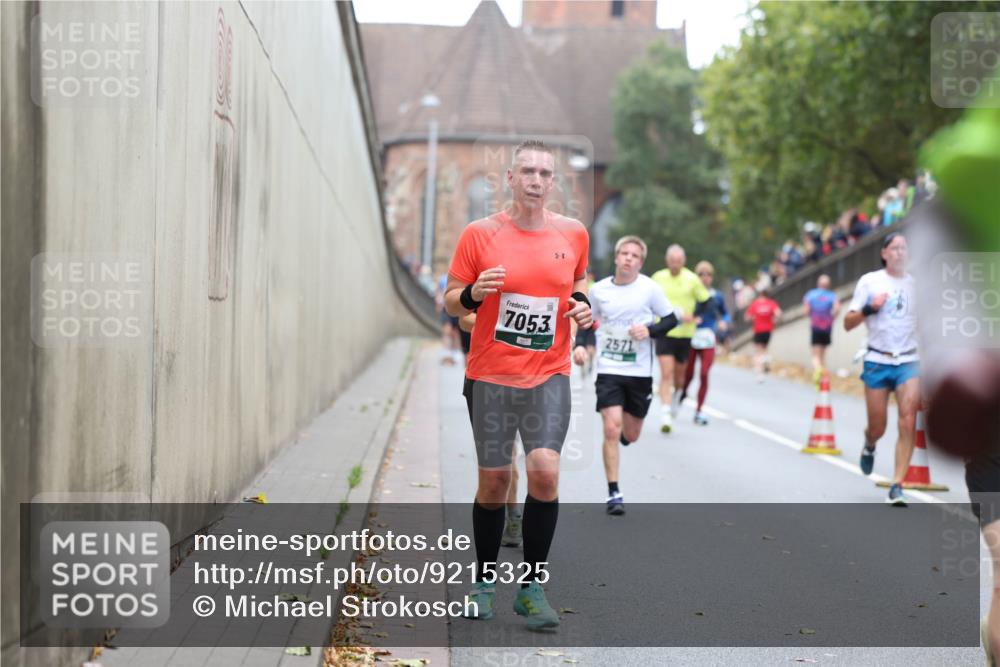 05.10.2025 - 20. swb-Marathon Bremen Michael Strokosch http://msf.ph/oto/9215325 05.10.2025 12:44:36 Laufen 7053, 2571 meine-sportfotos.de