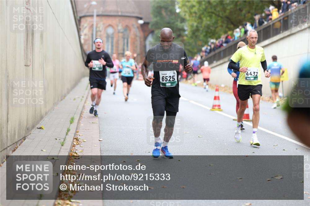 05.10.2025 - 20. swb-Marathon Bremen Michael Strokosch http://msf.ph/oto/9215333 05.10.2025 12:44:39 Laufen 7911, 6525, 4432 meine-sportfotos.de