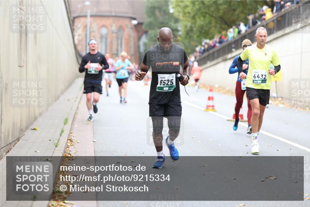 05.10.2025 - 20. swb-Marathon Bremen Michael Strokosch http://msf.ph/oto/9215334 05.10.2025 12:44:40 Laufen 6525, 4432 meine-sportfotos.de