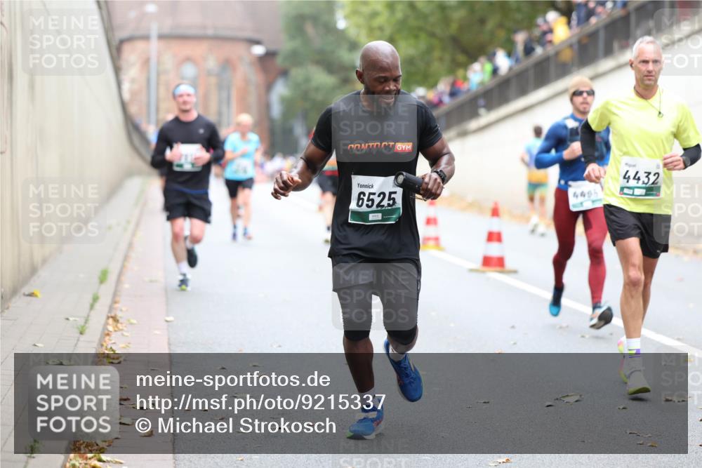 05.10.2025 - 20. swb-Marathon Bremen Michael Strokosch http://msf.ph/oto/9215337 05.10.2025 12:44:40 Laufen 6525, 4485, 4432 meine-sportfotos.de