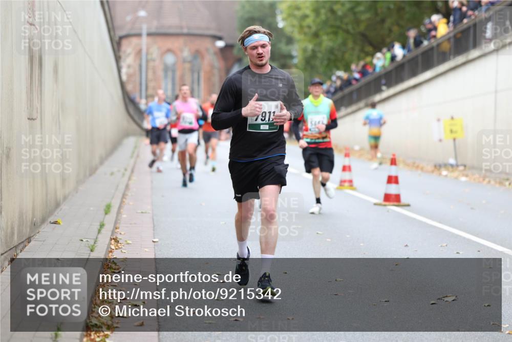 05.10.2025 - 20. swb-Marathon Bremen Michael Strokosch http://msf.ph/oto/9215342 05.10.2025 12:44:43 Laufen 79, 1 meine-sportfotos.de