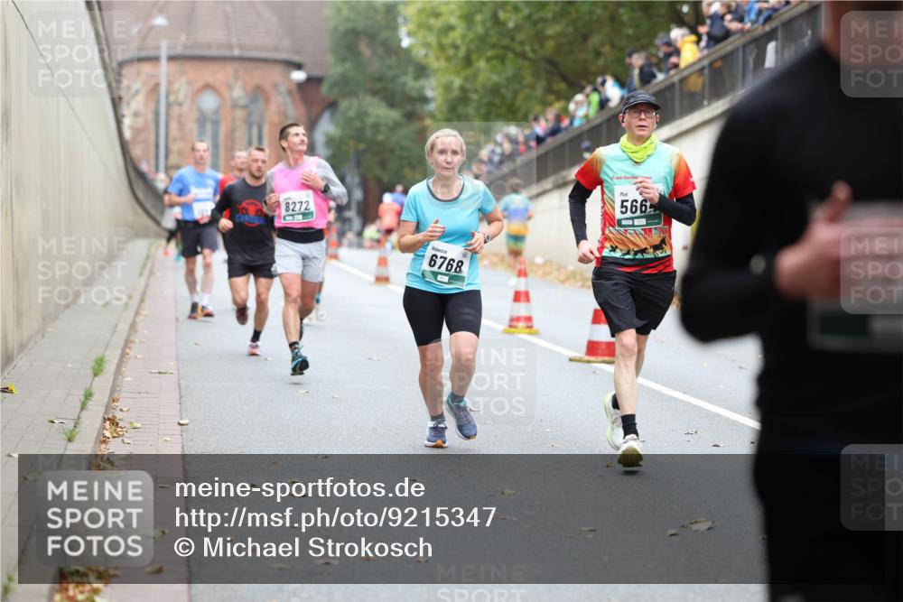 05.10.2025 - 20. swb-Marathon Bremen Michael Strokosch http://msf.ph/oto/9215347 05.10.2025 12:44:45 Laufen 8272, 6768, 20, 566 meine-sportfotos.de