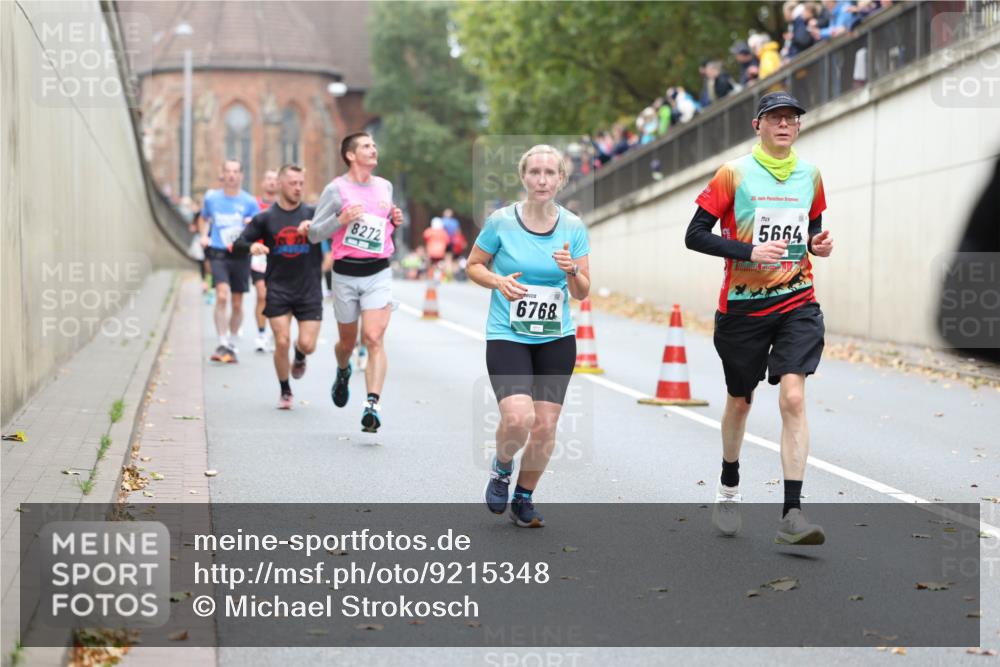 05.10.2025 - 20. swb-Marathon Bremen Michael Strokosch http://msf.ph/oto/9215348 05.10.2025 12:44:45 Laufen 8272, 6768, 20, 5664 meine-sportfotos.de
