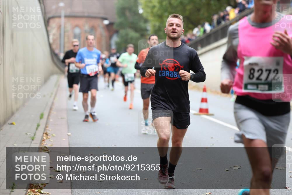05.10.2025 - 20. swb-Marathon Bremen Michael Strokosch http://msf.ph/oto/9215355 05.10.2025 12:44:48 Laufen 2004, 8272 meine-sportfotos.de