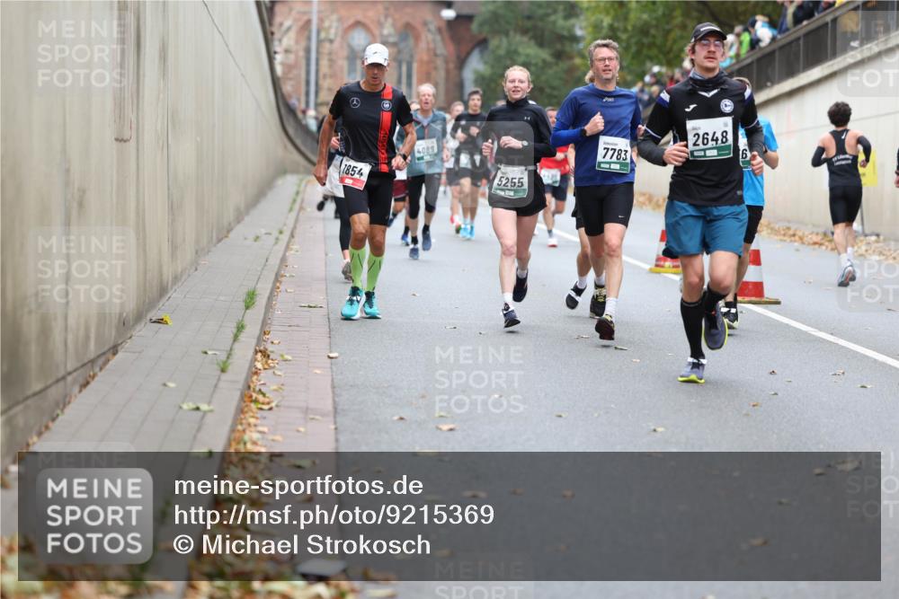 05.10.2025 - 20. swb-Marathon Bremen Michael Strokosch http://msf.ph/oto/9215369 05.10.2025 12:44:55 Laufen 1854, 4089, 5255, 2648, 7783 meine-sportfotos.de