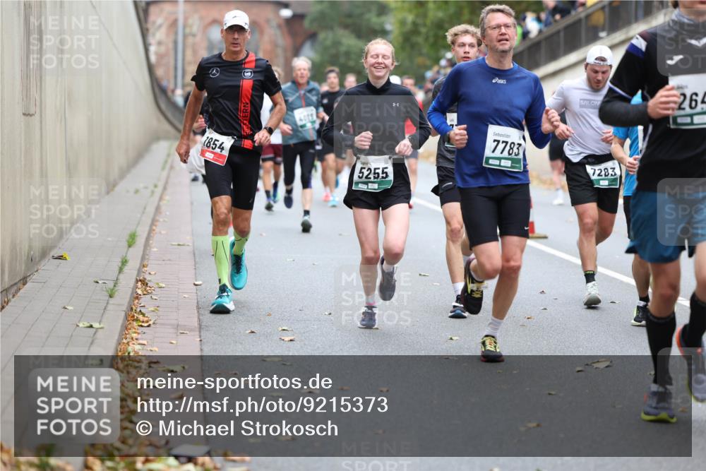 05.10.2025 - 20. swb-Marathon Bremen Michael Strokosch http://msf.ph/oto/9215373 05.10.2025 12:44:57 Laufen 1854, 400, 5255, 7783, 7283, 265 meine-sportfotos.de