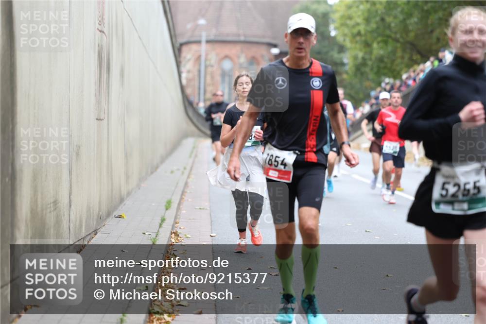 05.10.2025 - 20. swb-Marathon Bremen Michael Strokosch http://msf.ph/oto/9215377 05.10.2025 12:44:59 Laufen 7854, 11, 5255 meine-sportfotos.de