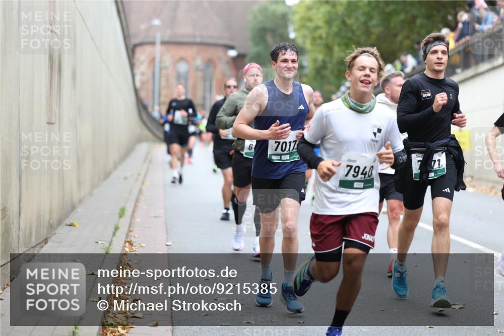 05.10.2025 - 20. swb-Marathon Bremen Michael Strokosch http://msf.ph/oto/9215385 05.10.2025 12:45:02 Laufen 6, 7017, 71, 7940 meine-sportfotos.de