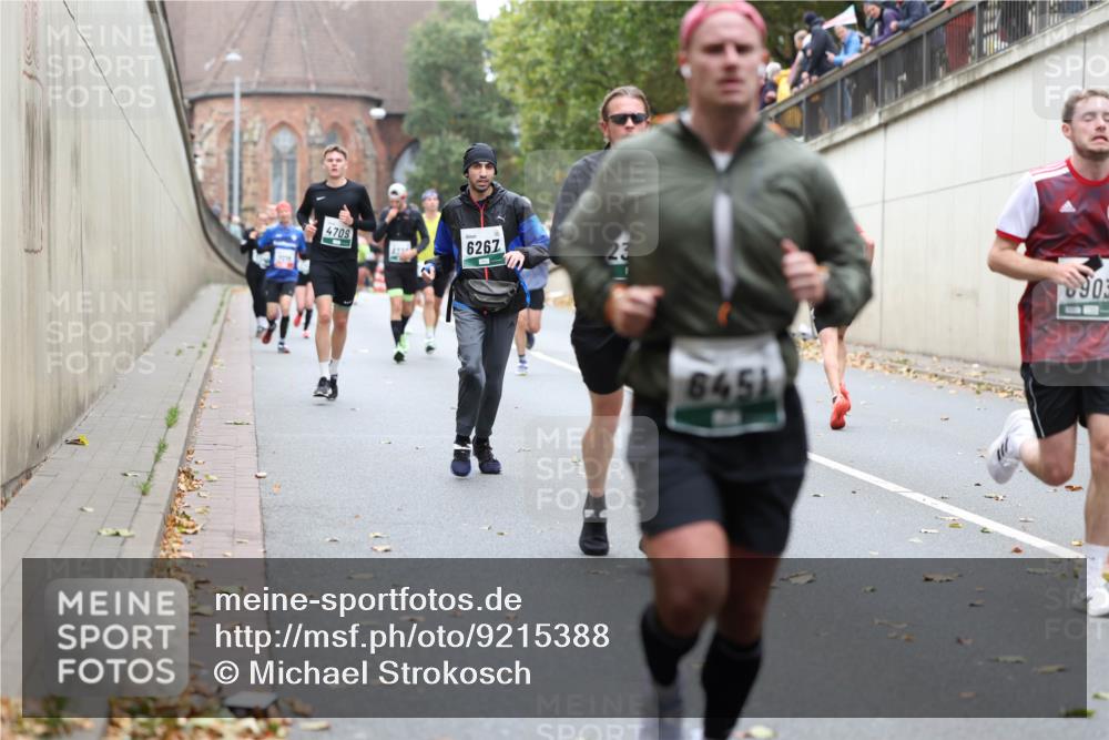 05.10.2025 - 20. swb-Marathon Bremen Michael Strokosch http://msf.ph/oto/9215388 05.10.2025 12:45:04 Laufen 4709, 6267, 23, 6451, 8903 meine-sportfotos.de