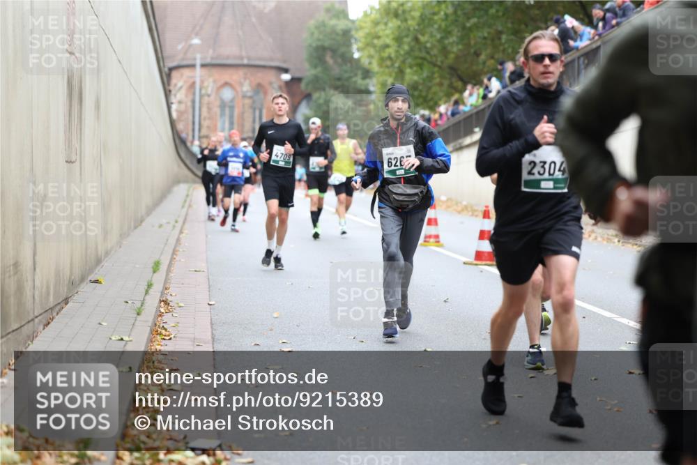 05.10.2025 - 20. swb-Marathon Bremen Michael Strokosch http://msf.ph/oto/9215389 05.10.2025 12:45:05 Laufen 4709, 626, 2304 meine-sportfotos.de