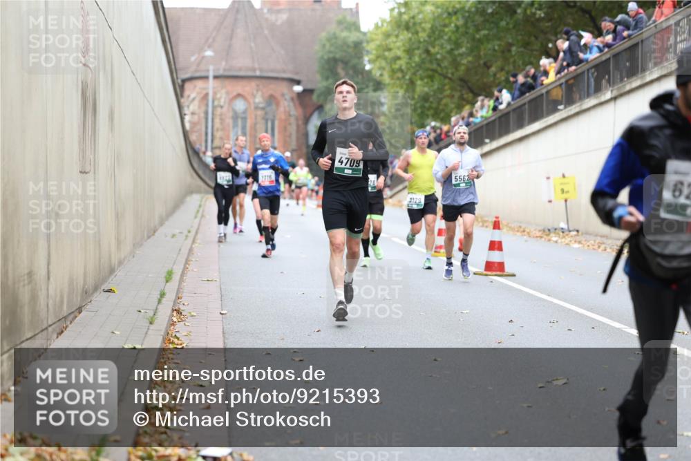 05.10.2025 - 20. swb-Marathon Bremen Michael Strokosch http://msf.ph/oto/9215393 05.10.2025 12:45:07 Laufen 1716, 4709, 2129, 5562, 9, 62 meine-sportfotos.de