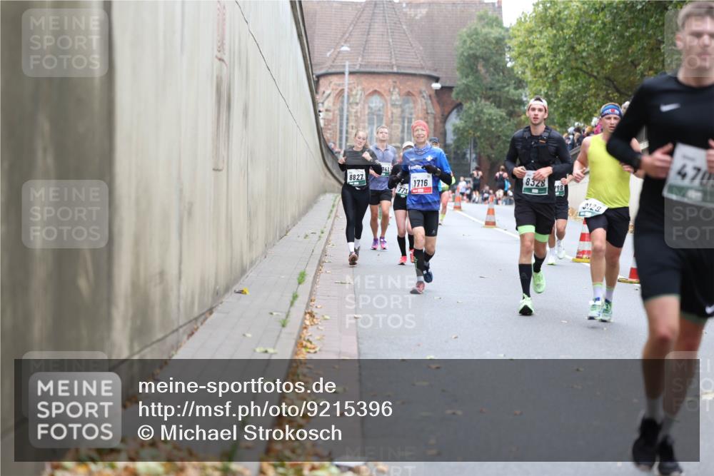 05.10.2025 - 20. swb-Marathon Bremen Michael Strokosch http://msf.ph/oto/9215396 05.10.2025 12:45:09 Laufen 941, 8827, 1716, 173, 8328, 798, 129, 470 meine-sportfotos.de