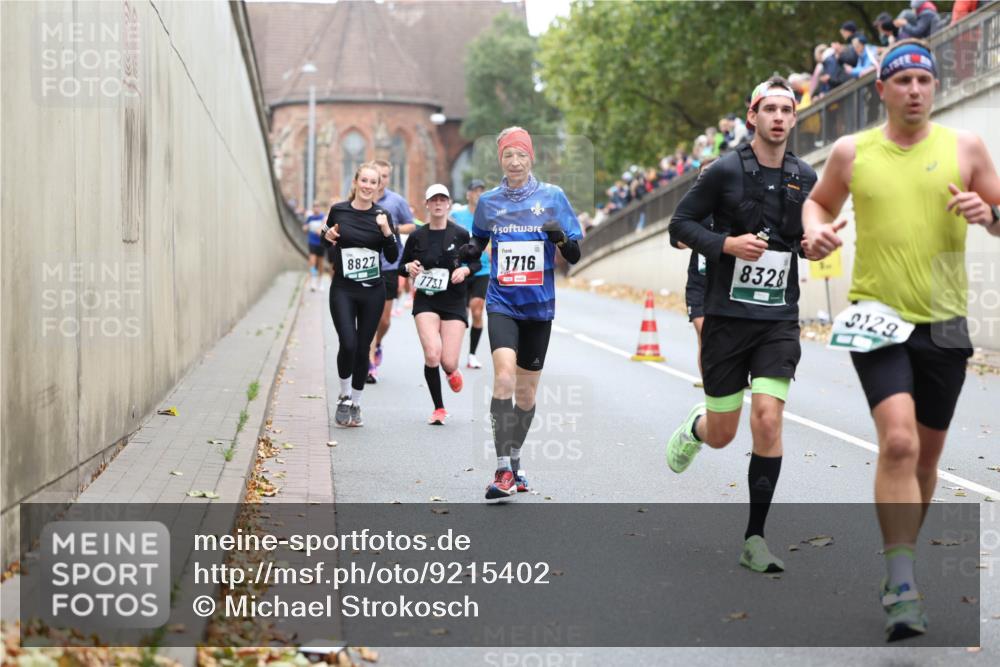 05.10.2025 - 20. swb-Marathon Bremen Michael Strokosch http://msf.ph/oto/9215402 05.10.2025 12:45:11 Laufen 8827, 7731, 1716, 8328, 129 meine-sportfotos.de