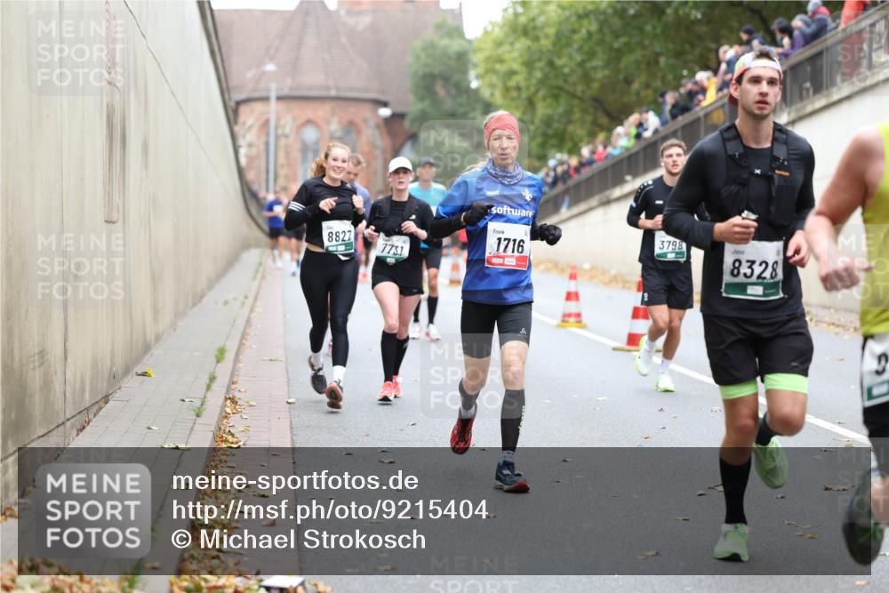 05.10.2025 - 20. swb-Marathon Bremen Michael Strokosch http://msf.ph/oto/9215404 05.10.2025 12:45:11 Laufen 8827, 7731, 1716, 3798, 8328 meine-sportfotos.de