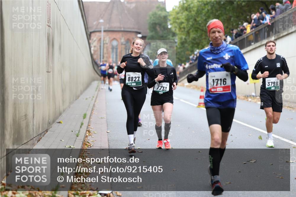 05.10.2025 - 20. swb-Marathon Bremen Michael Strokosch http://msf.ph/oto/9215405 05.10.2025 12:45:12 Laufen 8827, 7731, 1716, 3798 meine-sportfotos.de